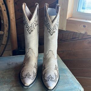 Old Gringo gorgeous bone color boots. New, never worn, without box.